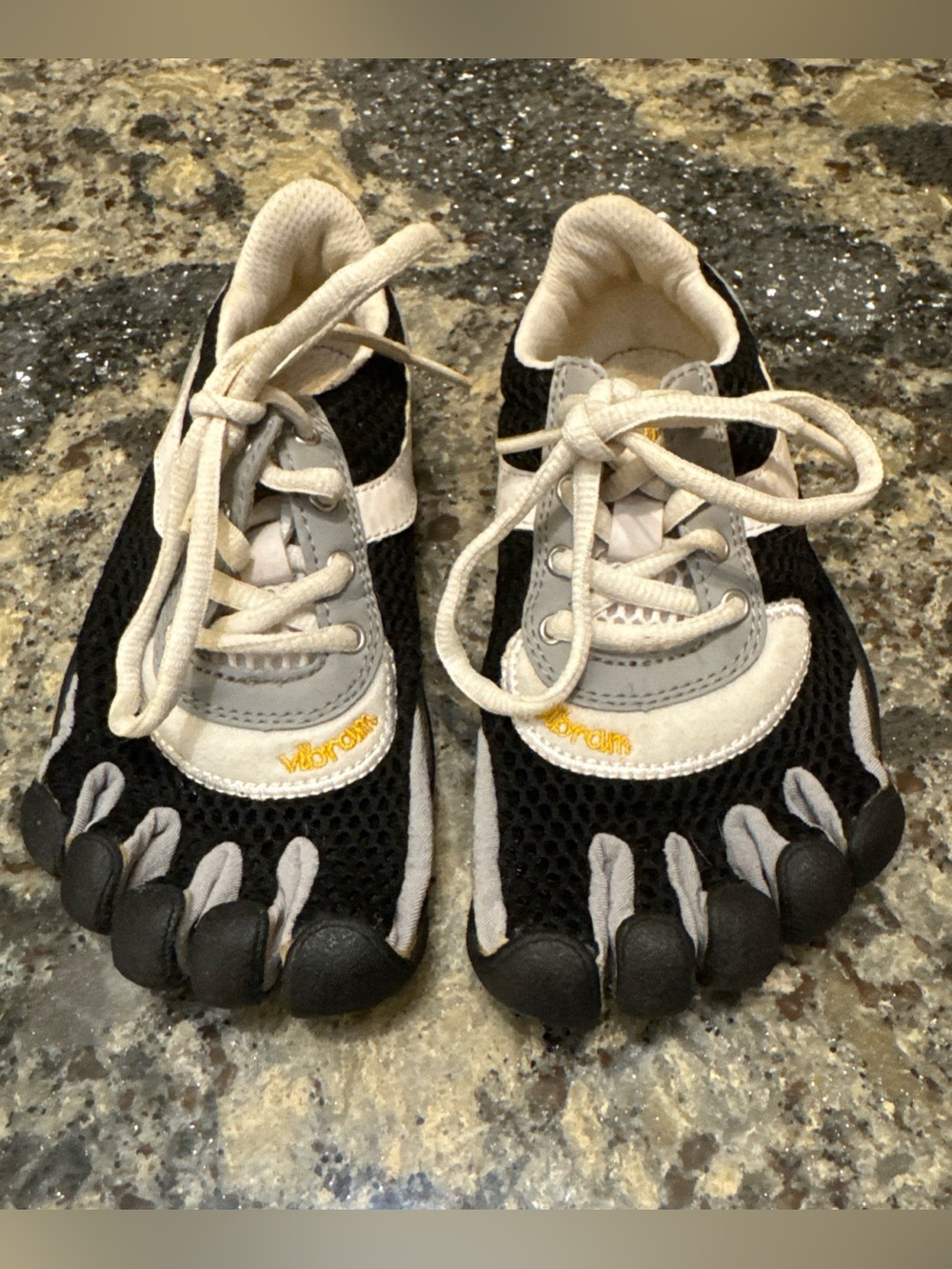Vibram Five Finger Minimalist Black And Gray Kids Shoes Jr Size 31 Very Clean